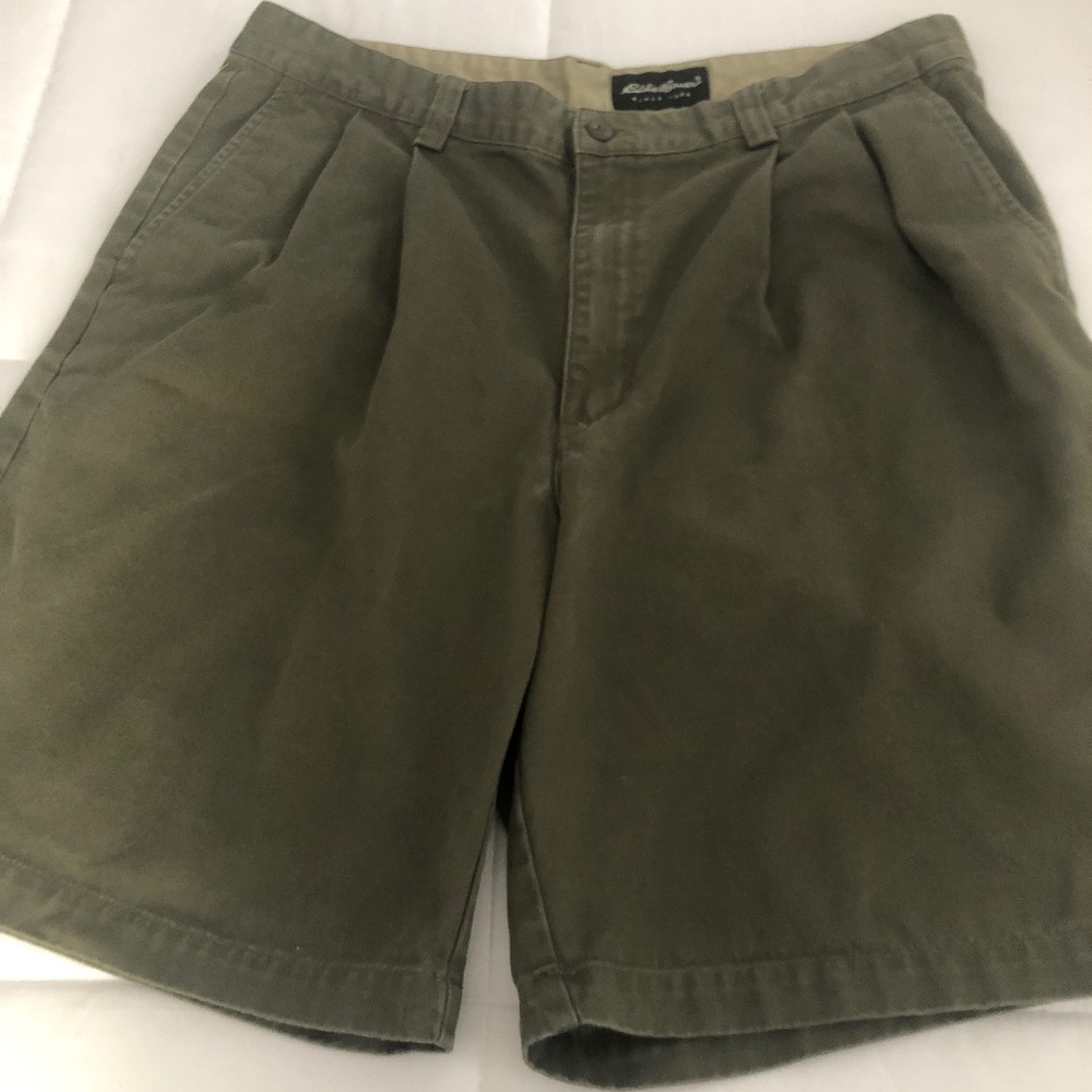 Eddy Bauer Mens Khaki Green size 36 Shorts